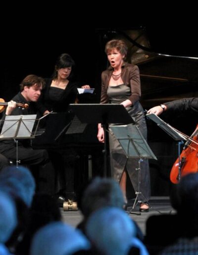 Traudl Schmaderer (Sopran) und das Instrumentalensemble „La Bonne Chanson“